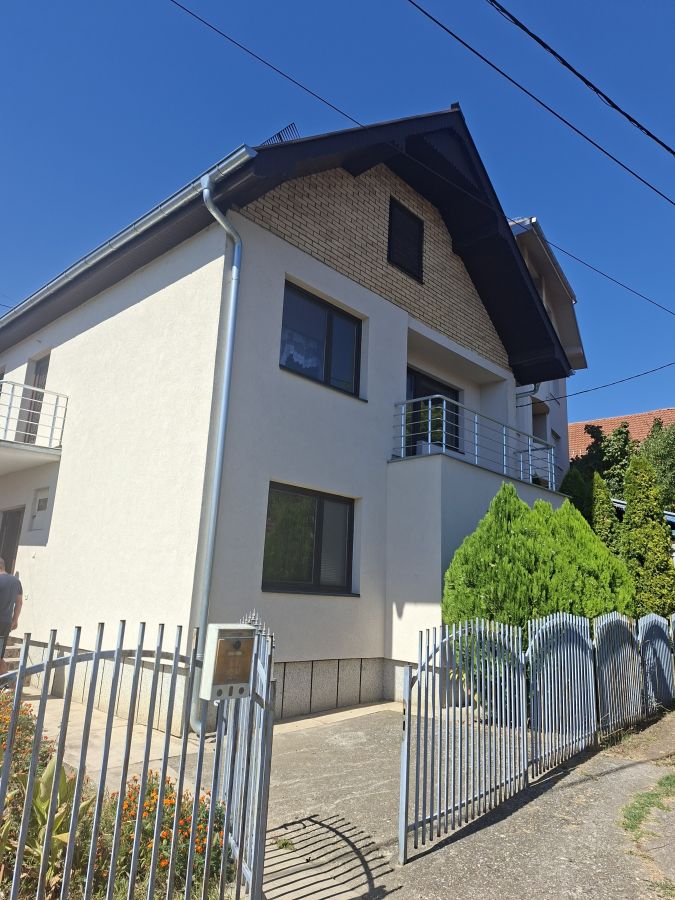 PRODAJE SE KOMPLETNO OPREMLJENA KUĆA OD 160 m² U SUŠICI – KRAGUJEVAC