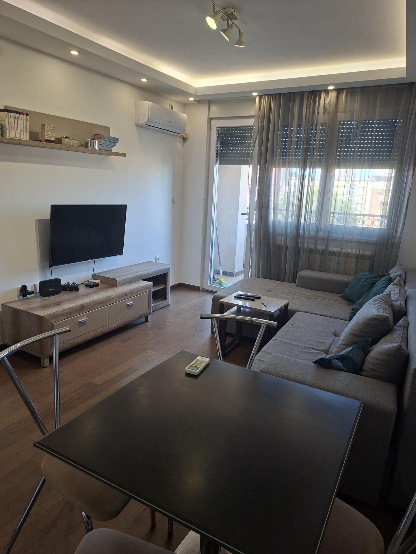 TROSOBAN STAN 57 m² – NOVIJA GRADNJA – BLIZU STROGOG CENTRA